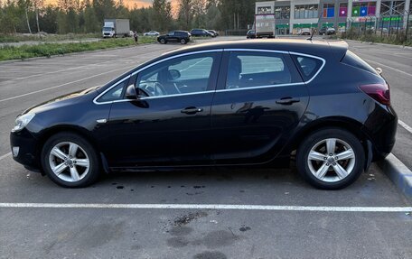 Opel Astra J, 2011 год, 520 000 рублей, 2 фотография