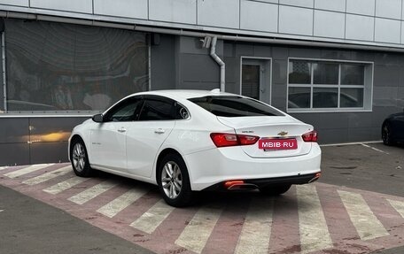 Chevrolet Malibu IX, 2017 год, 1 350 000 рублей, 4 фотография