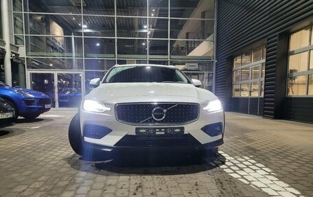 Volvo V60 Cross Country II, 2019 год, 3 199 000 рублей, 2 фотография