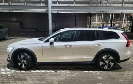 Volvo V60 Cross Country II, 2019 год, 3 199 000 рублей, 8 фотография