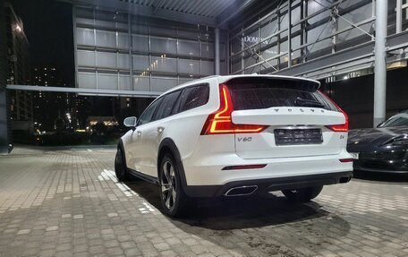 Volvo V60 Cross Country II, 2019 год, 3 199 000 рублей, 7 фотография