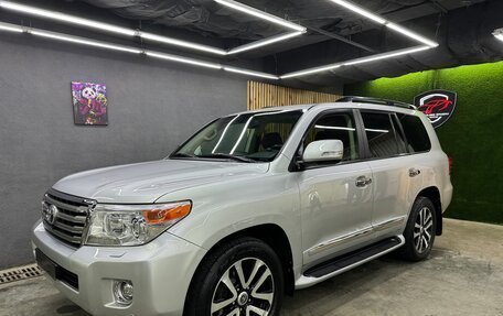 Toyota Land Cruiser 200, 2013 год, 4 300 000 рублей, 1 фотография