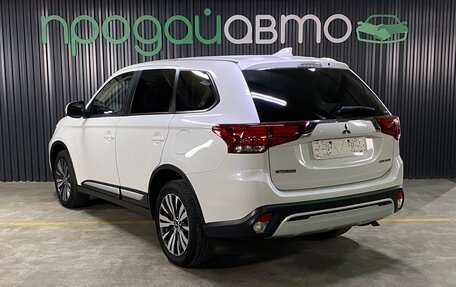 Mitsubishi Outlander III рестайлинг 3, 2018 год, 2 390 000 рублей, 7 фотография