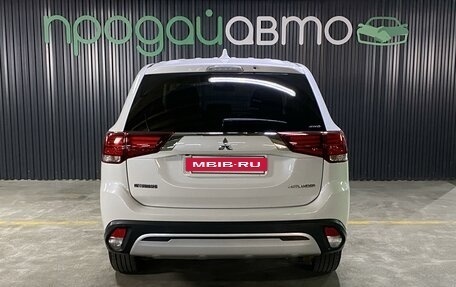 Mitsubishi Outlander III рестайлинг 3, 2018 год, 2 390 000 рублей, 6 фотография