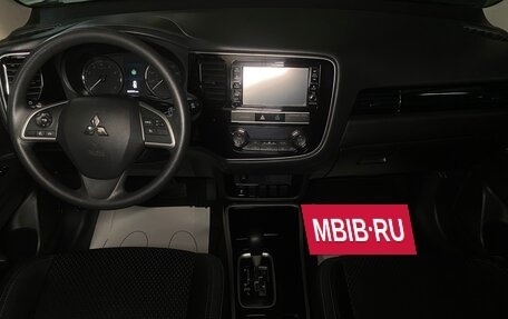 Mitsubishi Outlander III рестайлинг 3, 2018 год, 2 390 000 рублей, 13 фотография