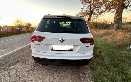 Volkswagen Tiguan II, 2020 год, 2 750 000 рублей, 2 фотография