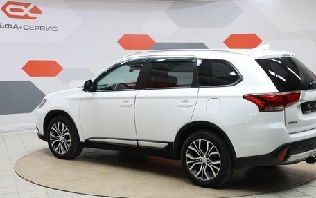 Mitsubishi Outlander III рестайлинг 3, 2018 год, 1 570 000 рублей, 7 фотография