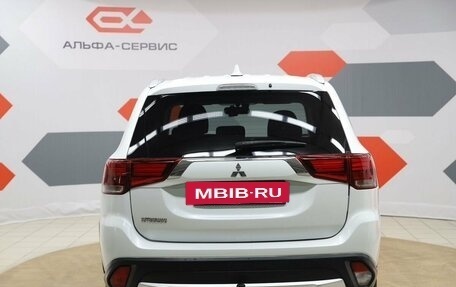 Mitsubishi Outlander III рестайлинг 3, 2018 год, 1 570 000 рублей, 6 фотография