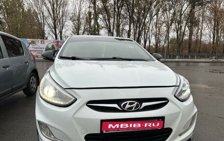 Hyundai Solaris II рестайлинг, 2011 год, 600 000 рублей, 1 фотография