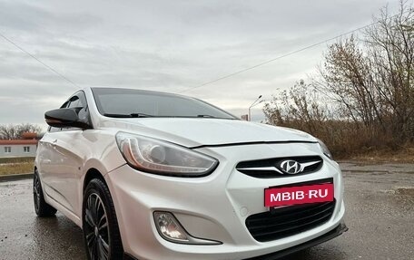 Hyundai Solaris II рестайлинг, 2011 год, 600 000 рублей, 3 фотография