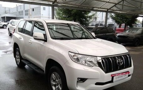 Toyota Land Cruiser Prado 150 рестайлинг 2, 2019 год, 4 719 000 рублей, 3 фотография