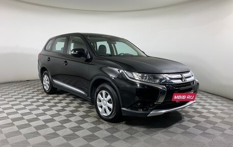 Mitsubishi Outlander III рестайлинг 3, 2018 год, 1 899 000 рублей, 3 фотография