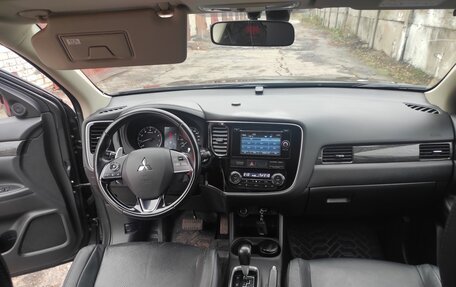 Mitsubishi Outlander III рестайлинг 3, 2015 год, 2 140 000 рублей, 7 фотография