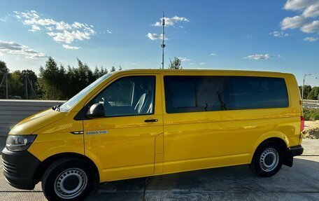 Volkswagen Transporter T6 рестайлинг, 2016 год, 2 300 000 рублей, 6 фотография