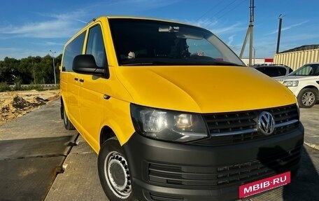 Volkswagen Transporter T6 рестайлинг, 2016 год, 2 300 000 рублей, 2 фотография