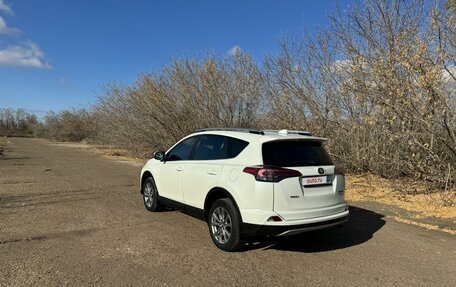 Toyota RAV4, 2017 год, 3 000 000 рублей, 3 фотография