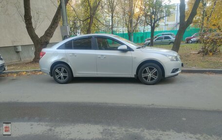 Chevrolet Cruze II, 2010 год, 800 000 рублей, 15 фотография