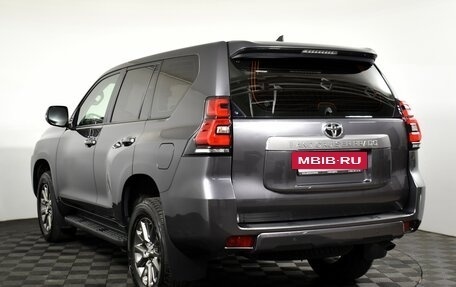 Toyota Land Cruiser Prado 150 рестайлинг 2, 2022 год, 7 600 000 рублей, 6 фотография