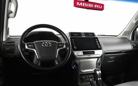 Toyota Land Cruiser Prado 150 рестайлинг 2, 2022 год, 7 600 000 рублей, 18 фотография