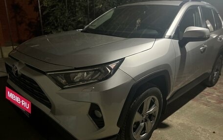 Toyota RAV4, 2020 год, 4 700 000 рублей, 4 фотография