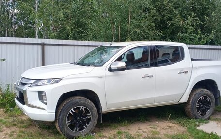 Mitsubishi L200 IV рестайлинг, 2019 год, 2 236 000 рублей, 2 фотография