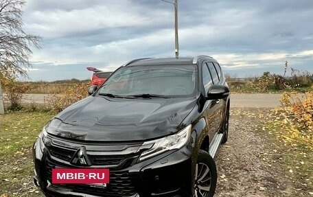 Mitsubishi Pajero Sport III рестайлинг, 2019 год, 3 300 000 рублей, 13 фотография