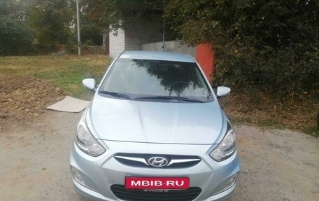 Hyundai Solaris II рестайлинг, 2012 год, 980 000 рублей, 1 фотография