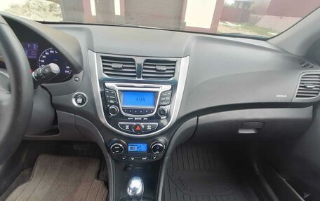 Hyundai Solaris II рестайлинг, 2012 год, 980 000 рублей, 12 фотография