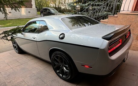 Dodge Challenger III рестайлинг 2, 2020 год, 5 299 999 рублей, 2 фотография