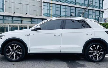 Volkswagen T-Roc I, 2021 год, 1 547 000 рублей, 3 фотография