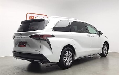 Toyota Sienna, 2021 год, 4 500 000 рублей, 3 фотография