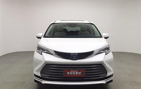 Toyota Sienna, 2021 год, 4 500 000 рублей, 2 фотография