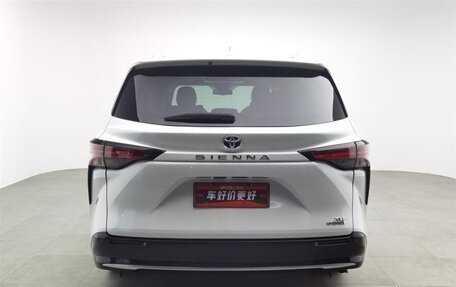 Toyota Sienna, 2021 год, 4 500 000 рублей, 4 фотография