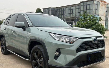 Toyota RAV4, 2021 год, 3 290 000 рублей, 1 фотография