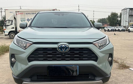 Toyota RAV4, 2021 год, 3 290 000 рублей, 2 фотография