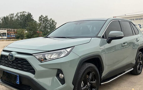 Toyota RAV4, 2021 год, 3 290 000 рублей, 3 фотография