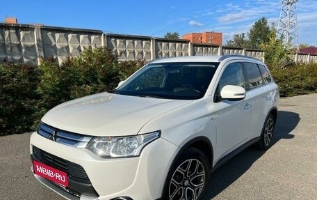 Mitsubishi Outlander III рестайлинг 3, 2014 год, 2 275 000 рублей, 1 фотография