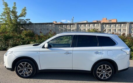 Mitsubishi Outlander III рестайлинг 3, 2014 год, 2 275 000 рублей, 2 фотография