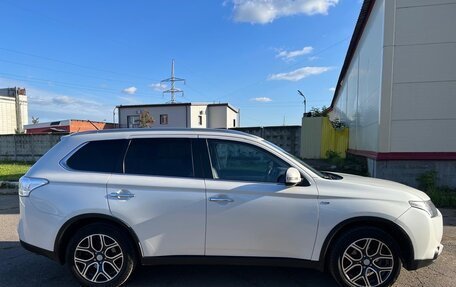 Mitsubishi Outlander III рестайлинг 3, 2014 год, 2 275 000 рублей, 4 фотография