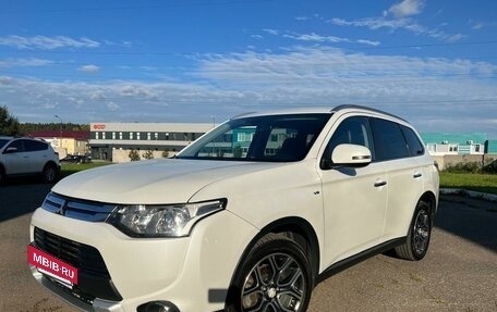 Mitsubishi Outlander III рестайлинг 3, 2014 год, 2 275 000 рублей, 7 фотография