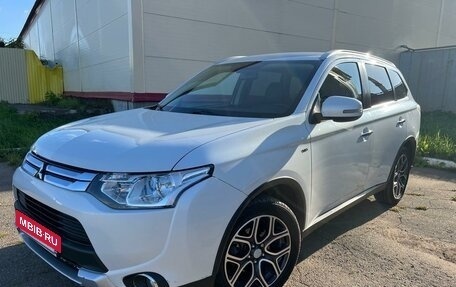 Mitsubishi Outlander III рестайлинг 3, 2014 год, 2 275 000 рублей, 9 фотография