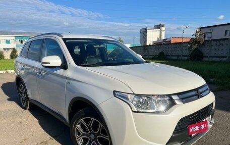 Mitsubishi Outlander III рестайлинг 3, 2014 год, 2 275 000 рублей, 6 фотография