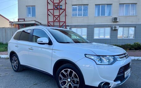 Mitsubishi Outlander III рестайлинг 3, 2014 год, 2 275 000 рублей, 14 фотография