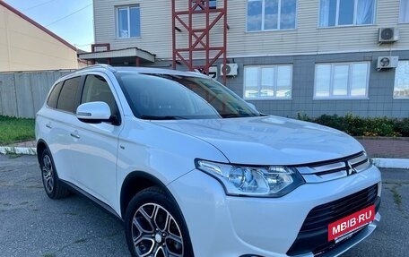 Mitsubishi Outlander III рестайлинг 3, 2014 год, 2 275 000 рублей, 13 фотография