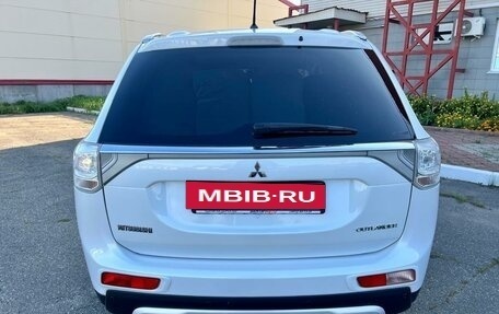 Mitsubishi Outlander III рестайлинг 3, 2014 год, 2 275 000 рублей, 19 фотография