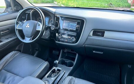 Mitsubishi Outlander III рестайлинг 3, 2014 год, 2 275 000 рублей, 25 фотография