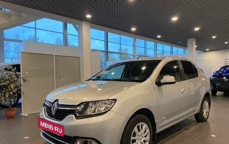 Renault Logan II, 2017 год, 865 000 рублей, 7 фотография