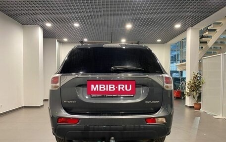 Mitsubishi Outlander III рестайлинг 3, 2013 год, 1 570 000 рублей, 4 фотография