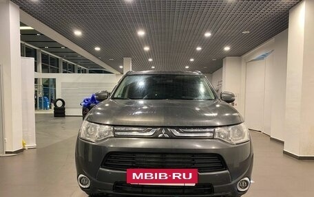 Mitsubishi Outlander III рестайлинг 3, 2013 год, 1 570 000 рублей, 8 фотография