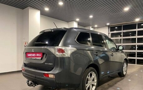 Mitsubishi Outlander III рестайлинг 3, 2013 год, 1 570 000 рублей, 3 фотография